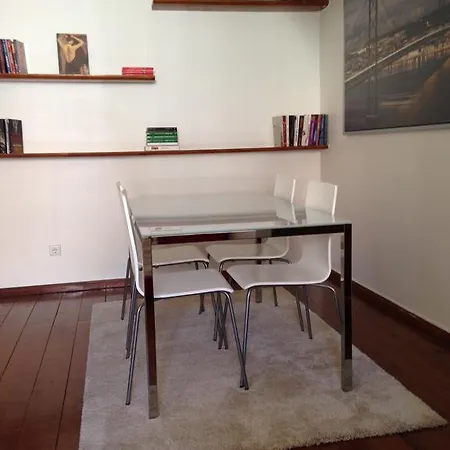 Апартаменты Cosy One-bed In Lx